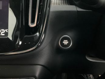 Volvo XC40 1.5 T3 [163] R DESIGN Geartronic - ACTIVE LANE ASSIST - AUTO PAR