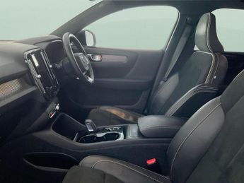 Volvo XC40 2.0 B3 MHEV Plus DCT (163 ps) - ACTIVE LANE ASSIST - AUTO PARK -
