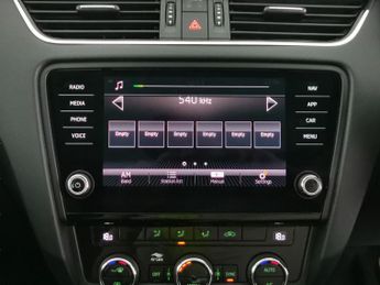 Skoda Octavia 1.5 TSI GPF ACT SE L DSG (150 ps) - 17IN ALLOYS - AIR CON