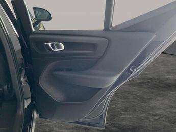 Volvo XC40 2.0 B3 MHEV Plus DCT (163 ps) - ACTIVE LANE ASSIST - AUTO PARK -