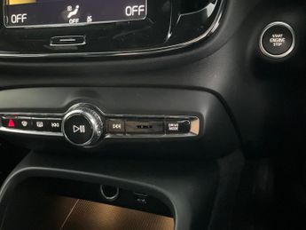 Volvo XC40 1.5 T3 [163] R DESIGN Geartronic - ACTIVE LANE ASSIST - AUTO PAR