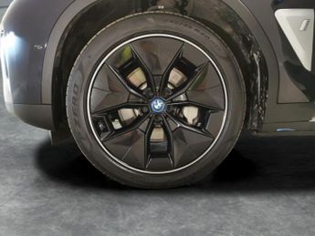 BMW iX3 80kWh Premier Edition Pro (286 ps) - HK AUDIO - SURROUND VIEW