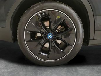 BMW iX3 80kWh Premier Edition Pro (286 ps) - HK AUDIO - SURROUND VIEW