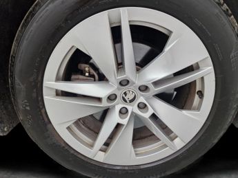 Skoda Enyaq 62kWh 60 (DC120kW) (179 ps) - NAV - WIFI - BLUETOOTH
