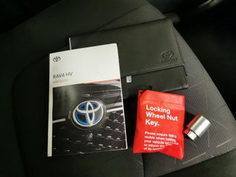 Toyota RAV4 2.5 VVT-h GPF Design CVT (218 ps) - LED - REVERSE CAM - NAV