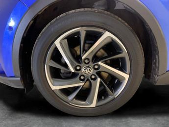 Toyota C-HR 1.8 VVT-h Dynamic CVT (122 ps) - HEATED SEATS