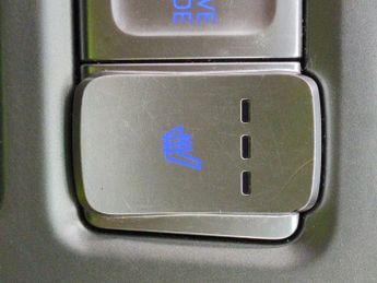 Hyundai Kona 64kWh Premium (10.5kW Charger) (204 ps) - REVERSE CAM - NAV - HE