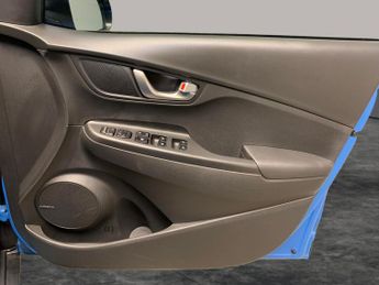 Hyundai Kona 64kWh Premium (10.5kW Charger) (204 ps) - REVERSE CAM - NAV - HE
