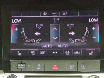 Audi e-tron 55 Technik quattro 95kWh (408 ps) - ADJUSTABLE SUSPENSION - LANE