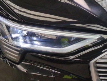 Audi e-tron 55 Technik quattro 95kWh (408 ps) - ADJUSTABLE SUSPENSION - LANE