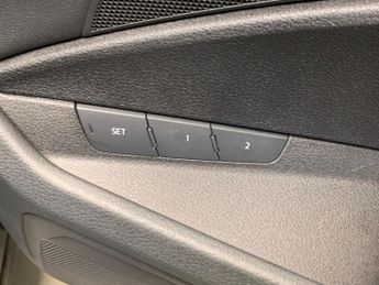 Audi e-tron 55 Technik quattro 95kWh (408 ps) - ADJUSTABLE SUSPENSION - LANE
