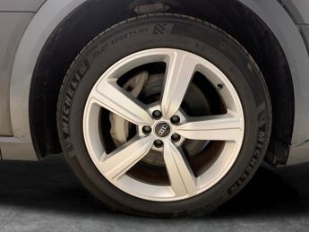Audi e-tron 55 Technik quattro 95kWh (408 ps) - ADJUSTABLE SUSPENSION - LANE