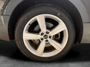 Audi e-tron 55 Technik quattro 95kWh (408 ps) - ADJUSTABLE SUSPENSION - LANE