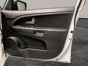 Kia Venga 1.6 2 (123 bhp) - DAYTIME RUNNING LIGHTS - ISOFIX - ELECTRIC WIN