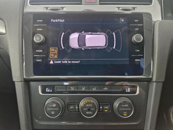 Volkswagen E-golf 35.8kWh e-Golf (136 ps) - USB AUDIO - SPLIT FOLDING REAR SEATS -