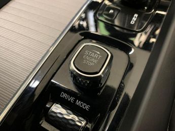 Volvo XC60 2.0 B5 MHEV R-Design (250 ps) - LED - HEATED SEATS - NAV