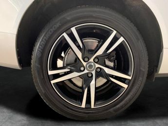 Volvo XC60 2.0 B5 MHEV R-Design (250 ps) - LED - HEATED SEATS - NAV