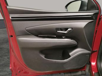 Hyundai Tucson 1.6 h T-GDi 13.8kWh Premium Plug-in 4WD (265 ps) - NAV - HEATED 