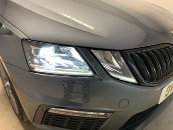 Skoda Octavia 2.0 TDI vRS DSG 7Spd (184 ps) - PADDLE SHIFT - 18IN ALLOYS - AIR