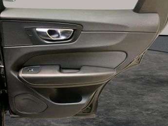 Volvo XC60 2.0 B5 MHEV R-Design (250 ps) - AUTO PARK - LED - NAV