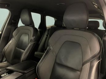 Volvo XC60 2.0 B5 MHEV R-Design (250 ps) - LED - HEATED SEATS - NAV