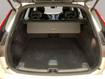 Volvo XC60 2.0 B5 MHEV R-Design (250 ps) - LED - HEATED SEATS - NAV