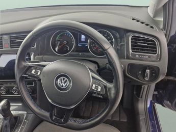 Volkswagen E-golf 35.8kWh e-Golf (136 ps) - USB AUDIO - SPLIT FOLDING REAR SEATS -