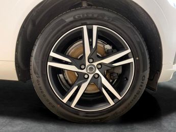 Volvo XC60 2.0 B5 MHEV R-Design (250 ps) - LED - HEATED SEATS - NAV
