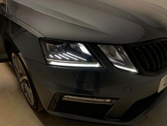 Skoda Octavia 2.0 TDI vRS DSG 7Spd (184 ps) - PADDLE SHIFT - 18IN ALLOYS - AIR