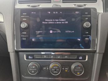 Volkswagen E-golf 35.8kWh e-Golf (136 ps) - USB AUDIO - SPLIT FOLDING REAR SEATS -