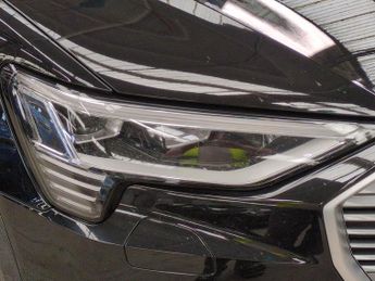 Audi e-tron 55 Technik quattro 95kWh (11kW Charger) (408 ps) - ADJUSTABLE SU