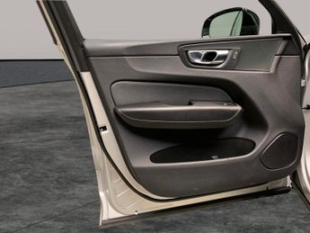 Volvo XC60 2.0 B5 MHEV R-Design (250 ps) - LED - HEATED SEATS - NAV