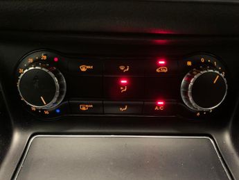 Mercedes-Benz GLA 1.6 GLA180 Urban Edition 7G-DCT (122 ps) - BLUETOOTH - DRIVING M