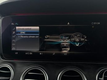 Mercedes-Benz E Class 2.0 E300e 13.5kWh AMG Line (Premium) Plug-in G-Tronic+ (320 ps) 