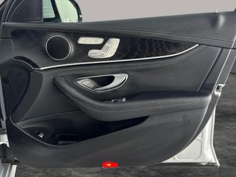 Mercedes-Benz E Class 2.0 E300e 13.5kWh AMG Line (Premium) Plug-in G-Tronic+ (320 ps) 