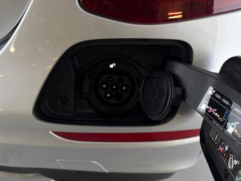 Mercedes-Benz E Class 2.0 E300e 13.5kWh AMG Line (Premium) Plug-in G-Tronic+ (320 ps) 