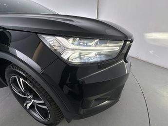 Volvo XC40 1.5h T5 Twin Engine Recharge 10.7kWh R-Design Plug-in (262 ps) -