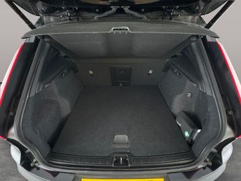 Volvo XC40 1.5h T5 Twin Engine Recharge 10.7kWh R-Design Plug-in (262 ps) -