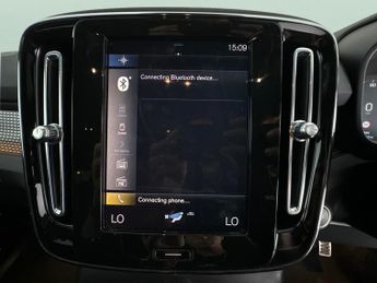 Volvo XC40 1.5h T5 Twin Engine Recharge 10.7kWh R-Design Plug-in (262 ps) -