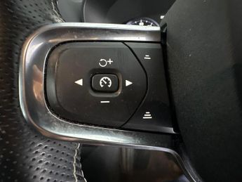 Volvo XC40 1.5h T5 Twin Engine Recharge 10.7kWh R-Design Plug-in (262 ps) -