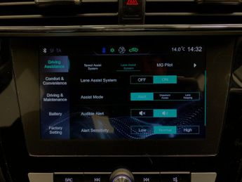 MG MG ZS 44.5kWh Excite (143 ps) - LANE DEPARTURE  - BLUETOOTH - DRIVING 