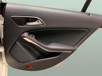 Mercedes-Benz CLA 1.6 CLA180 AMG Line Edition Coupe 7G-DCT (122 ps) - HALF LEATHER