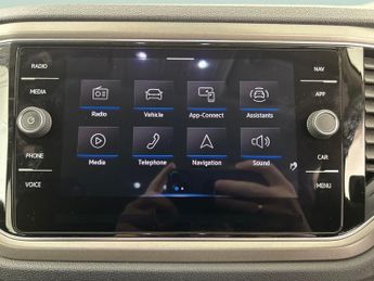 Volkswagen T-Roc 2.0 TDI EVO Design DSG (150 ps) - 17IN ALLOYS - ADAPT CRUISE - C