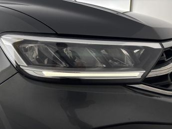 Volkswagen T-Roc 2.0 TSI R-Line DSG 4Motion (190 ps) - HEATED SEATS - NAV - WIFI