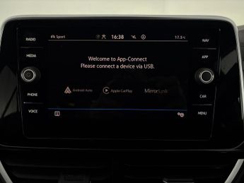 Volkswagen T-Roc 2.0 TSI R-Line DSG 4Motion (190 ps) - HEATED SEATS - NAV - WIFI