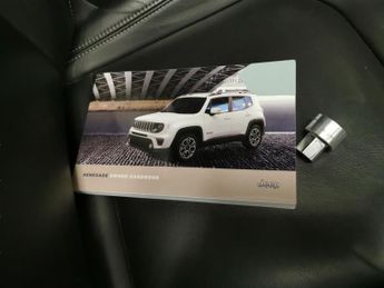 Jeep Renegade 1.3 GSE T4 S DDCT (150 ps) - CARPLAY - HEATED SEATS - NAV