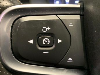 Volvo XC40 1.5h T5 Twin Engine Recharge 10.7kWh R-Design Plug-in (262 ps) -