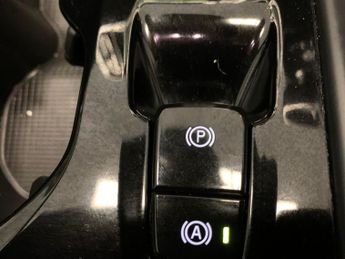 Volvo XC40 1.5h T5 Twin Engine Recharge 10.7kWh R-Design Plug-in (262 ps) -