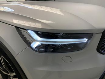 Volvo XC40 1.5h T5 Twin Engine Recharge 10.7kWh R-Design Plug-in (262 ps) -