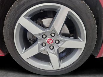 Jaguar XE 2.0d R-Sport (180 ps) - BLUETOOTH - SPEED LIMIT RECOG - CLIMATE 